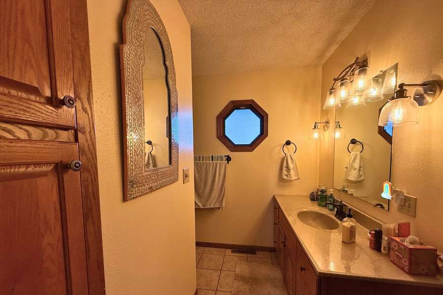 main bathroom1.jpg